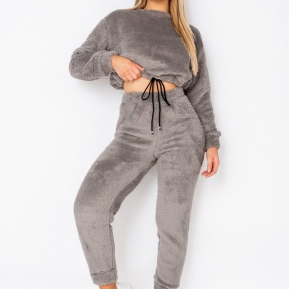 CLEARANCE FINAL PRICE imported Crop Top and Jogger set - Picture 4 of 10